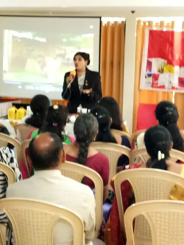 Dr. Abha Jain presenting to a seated audience